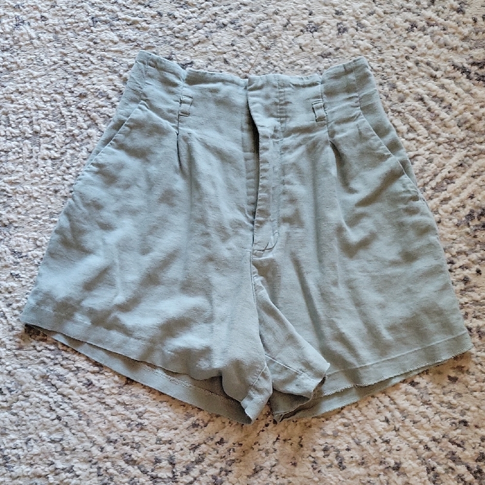 Abercrombie & Fitch High-Waist Linen-Blend Shorts in Sage